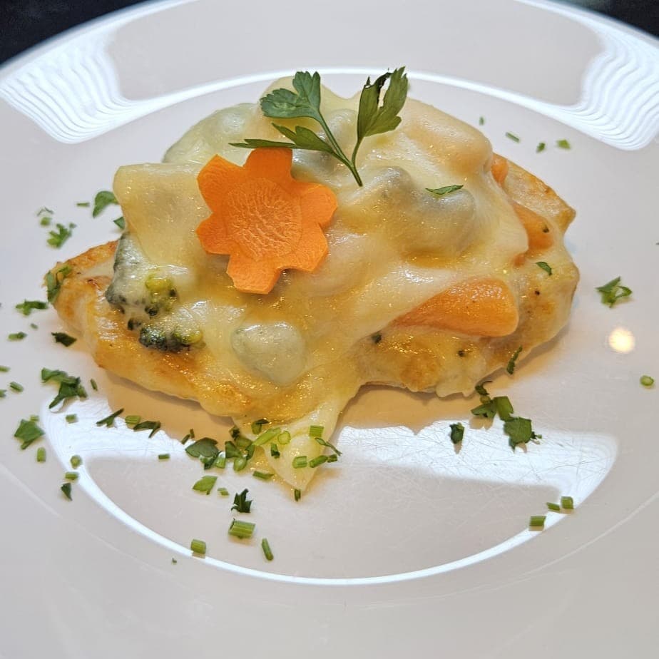 Piept de pui cu legume gratinate