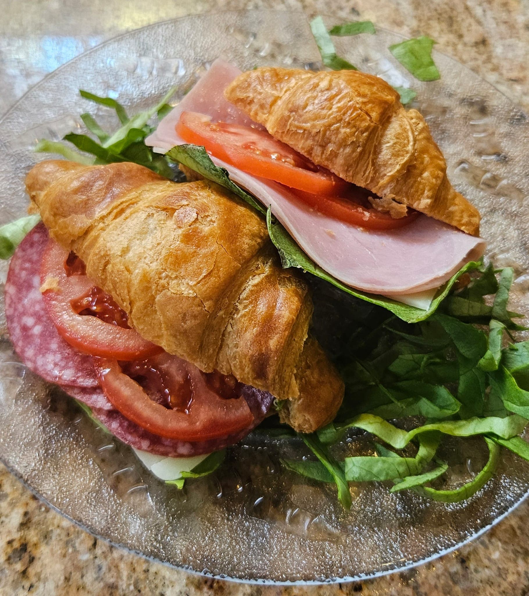 Minicroissante cu sunca de porc